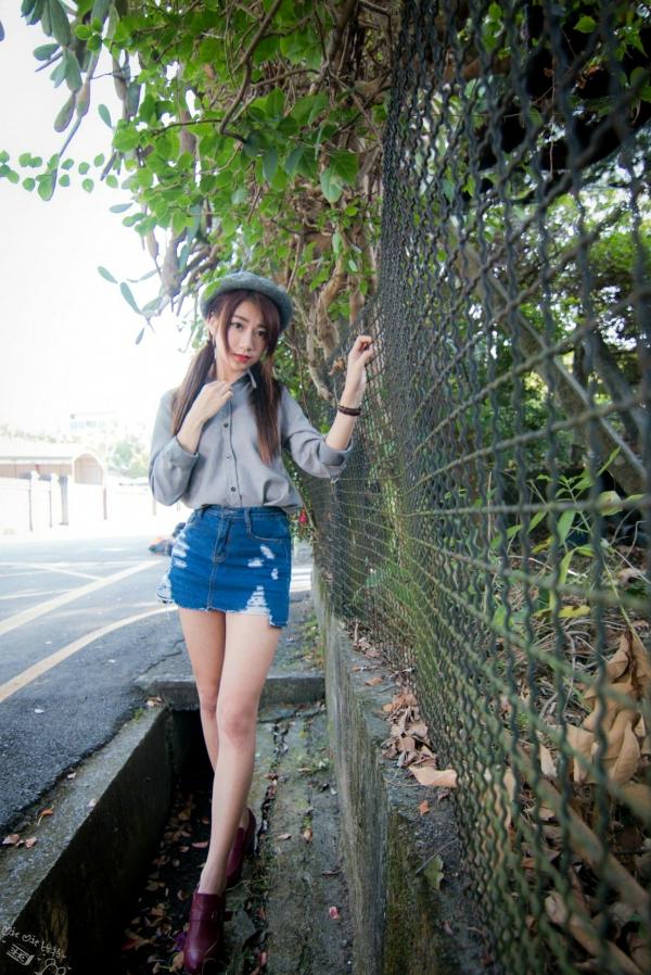    台湾正妹啾比特(张嘉庭)光复新村甜美外拍写真，文艺短裙穿搭呈现修长美腿，清新活力少女感十足第54张图片