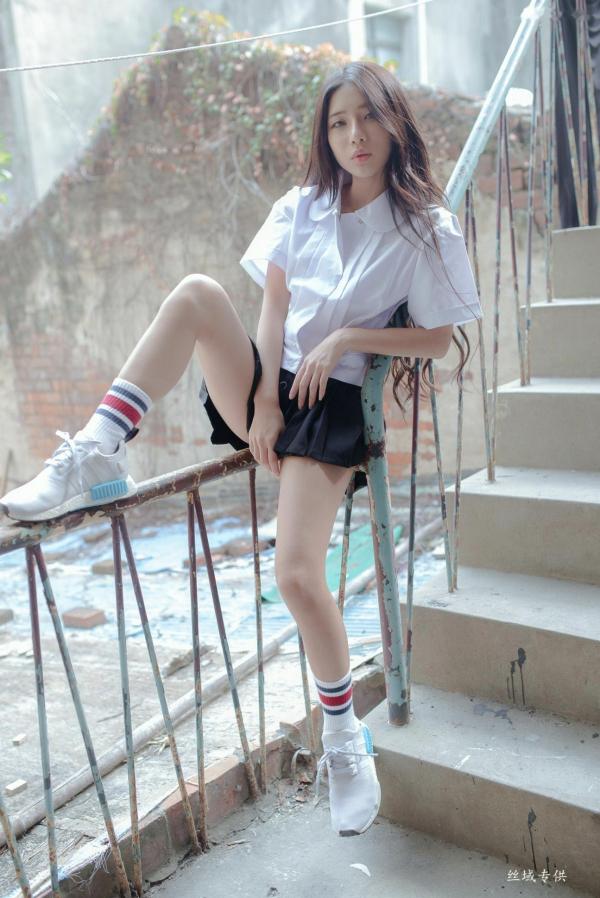    台湾正妹沈绮绮校服诱惑外拍写真集，清新制服穿搭邂逅性感居家私房美感[178P]第2张图片