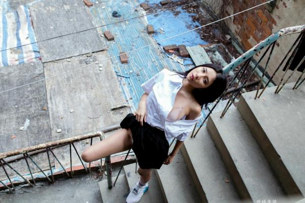    台湾正妹沈绮绮校服诱惑外拍写真集，清新制服穿搭邂逅性感居家私房美感[178P]第22张图片