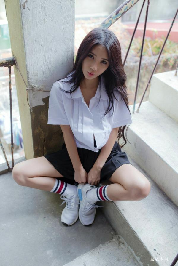    台湾正妹沈绮绮校服诱惑外拍写真集，清新制服穿搭邂逅性感居家私房美感[178P]第26张图片
