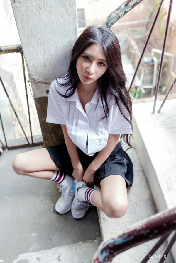    台湾正妹沈绮绮校服诱惑外拍写真集，清新制服穿搭邂逅性感居家私房美感[178P]第27张图片