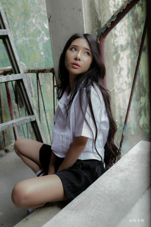    台湾正妹沈绮绮校服诱惑外拍写真集，清新制服穿搭邂逅性感居家私房美感[178P]第28张图片