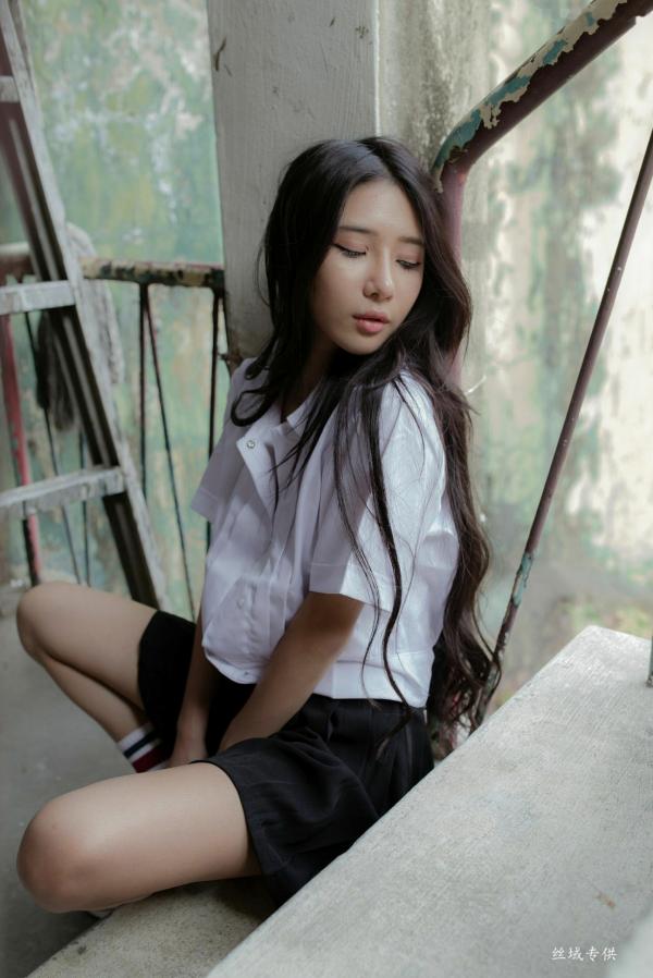    台湾正妹沈绮绮校服诱惑外拍写真集，清新制服穿搭邂逅性感居家私房美感[178P]第29张图片