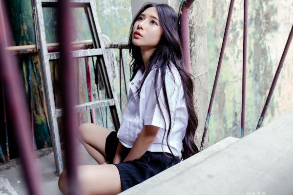    台湾正妹沈绮绮校服诱惑外拍写真集，清新制服穿搭邂逅性感居家私房美感[178P]第30张图片