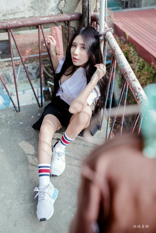    台湾正妹沈绮绮校服诱惑外拍写真集，清新制服穿搭邂逅性感居家私房美感[178P]第41张图片