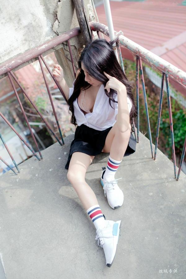    台湾正妹沈绮绮校服诱惑外拍写真集，清新制服穿搭邂逅性感居家私房美感[178P]第46张图片