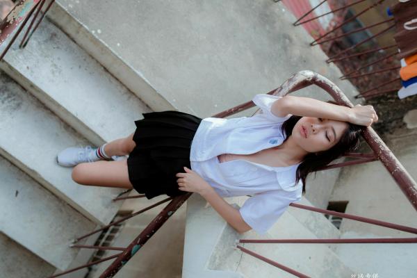    台湾正妹沈绮绮校服诱惑外拍写真集，清新制服穿搭邂逅性感居家私房美感[178P]第53张图片