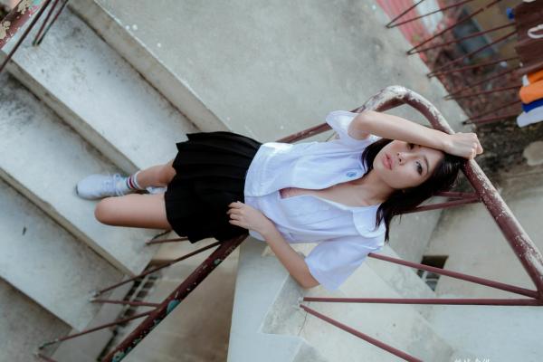    台湾正妹沈绮绮校服诱惑外拍写真集，清新制服穿搭邂逅性感居家私房美感[178P]第54张图片