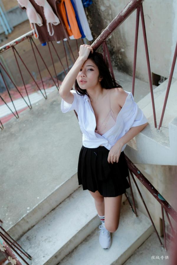    台湾正妹沈绮绮校服诱惑外拍写真集，清新制服穿搭邂逅性感居家私房美感[178P]第55张图片