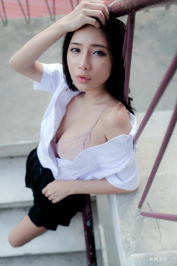    台湾正妹沈绮绮校服诱惑外拍写真集，清新制服穿搭邂逅性感居家私房美感[178P]第58张图片