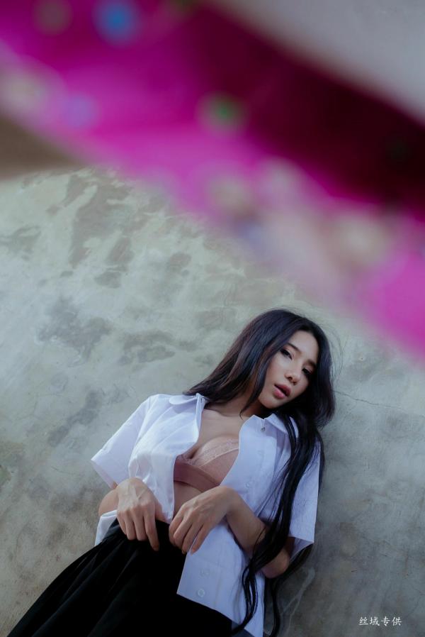    台湾正妹沈绮绮校服诱惑外拍写真集，清新制服穿搭邂逅性感居家私房美感[178P]第65张图片
