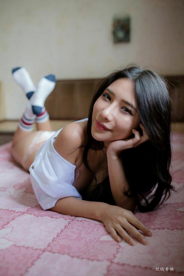    台湾正妹沈绮绮校服诱惑外拍写真集，清新制服穿搭邂逅性感居家私房美感[178P]第112张图片