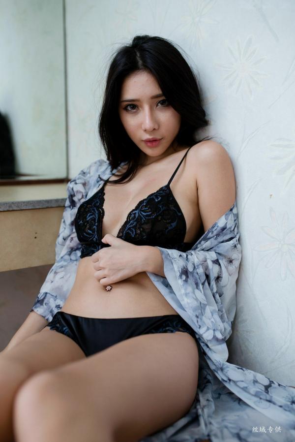    台湾正妹沈绮绮校服诱惑外拍写真集，清新制服穿搭邂逅性感居家私房美感[178P]第149张图片