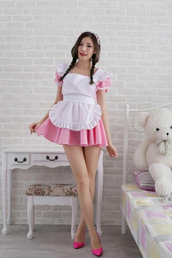    台湾正妹陈玉雪Abby粉红女仆装室内纯欲写真，绝美长腿与可爱玩偶甜美互动，尽显清新治愈系女神魅力第15张图片