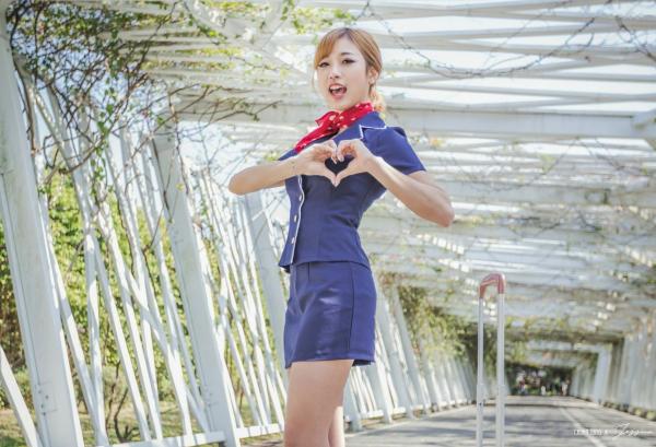    台湾正妹卡卡儿《美丽空姐》制服诱惑写真集，户外航空出行风格，精致妆容配干练装束，展现完美修长身材与迷人气质第33张图片
