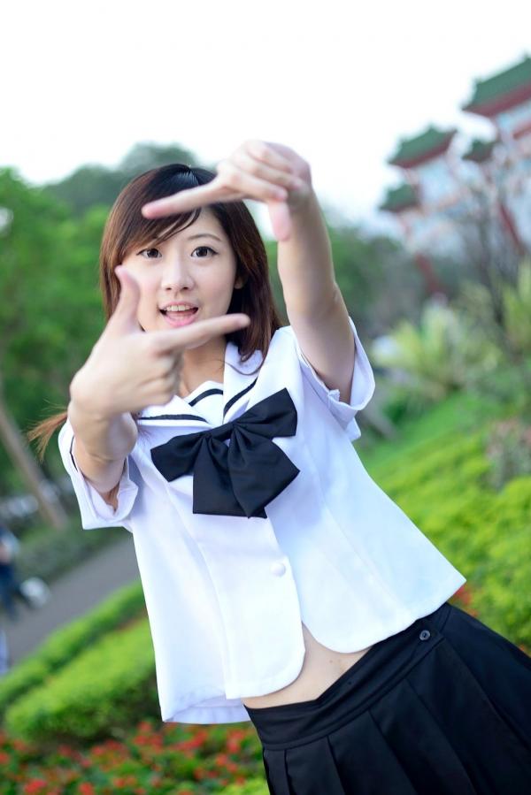    台湾正妹林茉晶《制服诱惑》写真，白衬衫职场套装与学院风百褶裙，尽显修长美腿与知性气质第38张图片