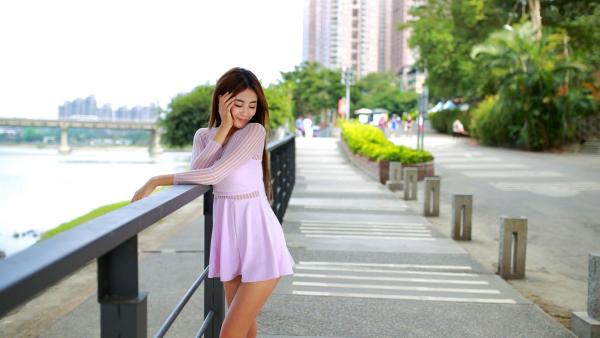    台湾正妹Miso夏晴户外街拍写真，身穿修身红裙尽显曼妙身姿，气质优雅清新，女神范儿十足[51P]第20张图片