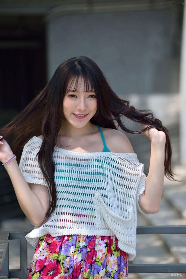    台湾正妹比比清新外拍写真，户外甜美时尚穿搭显迷人气质，绝美面容尽显女神范 [107P]第2张图片