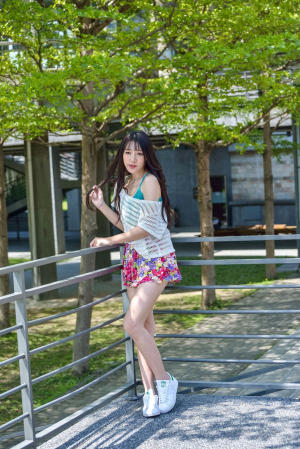    台湾正妹比比清新外拍写真，户外甜美时尚穿搭显迷人气质，绝美面容尽显女神范 [107P]第5张图片