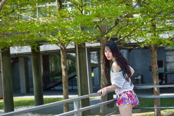    台湾正妹比比清新外拍写真，户外甜美时尚穿搭显迷人气质，绝美面容尽显女神范 [107P]第6张图片