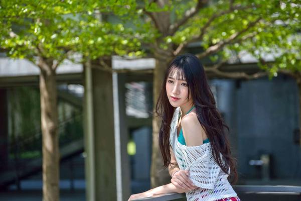    台湾正妹比比清新外拍写真，户外甜美时尚穿搭显迷人气质，绝美面容尽显女神范 [107P]第7张图片
