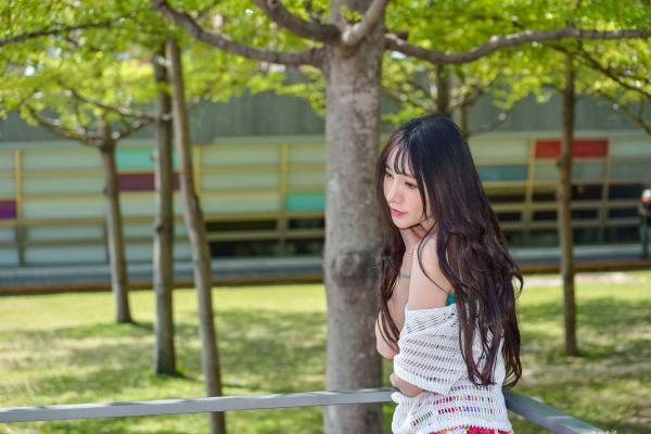    台湾正妹比比清新外拍写真，户外甜美时尚穿搭显迷人气质，绝美面容尽显女神范 [107P]第12张图片
