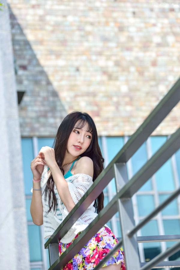    台湾正妹比比清新外拍写真，户外甜美时尚穿搭显迷人气质，绝美面容尽显女神范 [107P]第20张图片