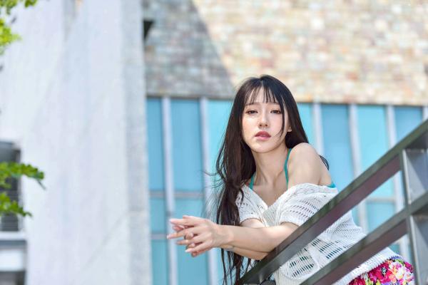    台湾正妹比比清新外拍写真，户外甜美时尚穿搭显迷人气质，绝美面容尽显女神范 [107P]第23张图片