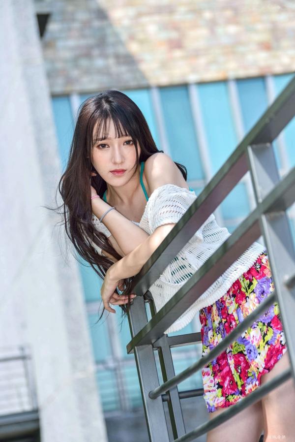    台湾正妹比比清新外拍写真，户外甜美时尚穿搭显迷人气质，绝美面容尽显女神范 [107P]第24张图片