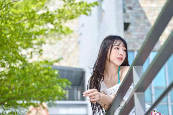    台湾正妹比比清新外拍写真，户外甜美时尚穿搭显迷人气质，绝美面容尽显女神范 [107P]第25张图片