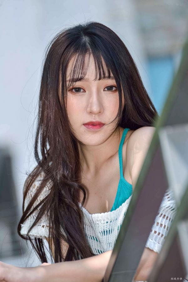    台湾正妹比比清新外拍写真，户外甜美时尚穿搭显迷人气质，绝美面容尽显女神范 [107P]第29张图片