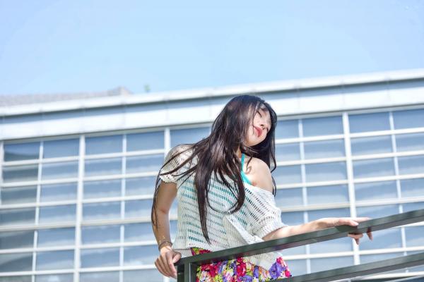    台湾正妹比比清新外拍写真，户外甜美时尚穿搭显迷人气质，绝美面容尽显女神范 [107P]第31张图片