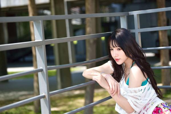    台湾正妹比比清新外拍写真，户外甜美时尚穿搭显迷人气质，绝美面容尽显女神范 [107P]第47张图片