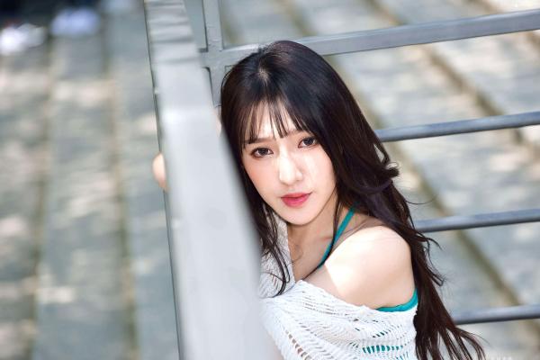    台湾正妹比比清新外拍写真，户外甜美时尚穿搭显迷人气质，绝美面容尽显女神范 [107P]第54张图片