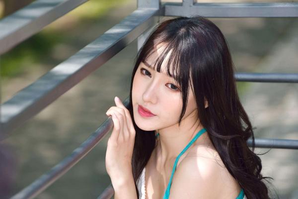    台湾正妹比比清新外拍写真，户外甜美时尚穿搭显迷人气质，绝美面容尽显女神范 [107P]第55张图片