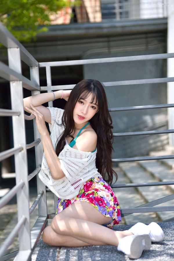    台湾正妹比比清新外拍写真，户外甜美时尚穿搭显迷人气质，绝美面容尽显女神范 [107P]第61张图片