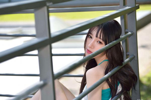    台湾正妹比比清新外拍写真，户外甜美时尚穿搭显迷人气质，绝美面容尽显女神范 [107P]第64张图片