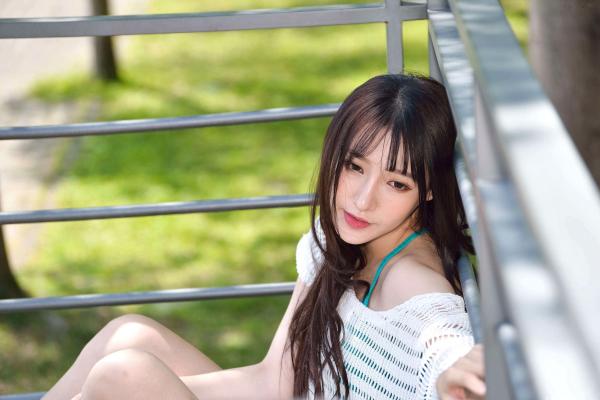    台湾正妹比比清新外拍写真，户外甜美时尚穿搭显迷人气质，绝美面容尽显女神范 [107P]第67张图片