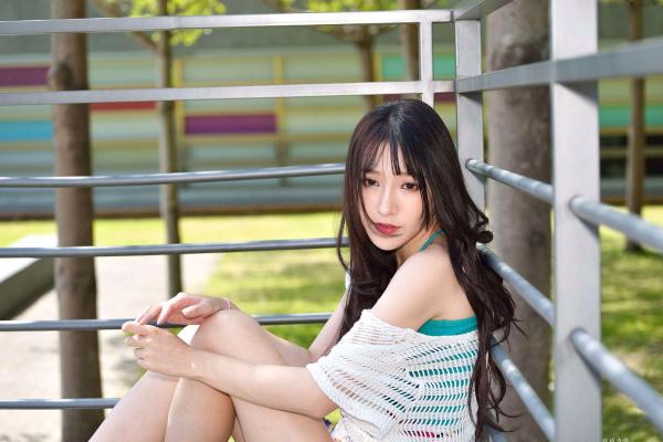    台湾正妹比比清新外拍写真，户外甜美时尚穿搭显迷人气质，绝美面容尽显女神范 [107P]第68张图片