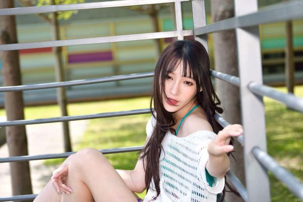    台湾正妹比比清新外拍写真，户外甜美时尚穿搭显迷人气质，绝美面容尽显女神范 [107P]第69张图片