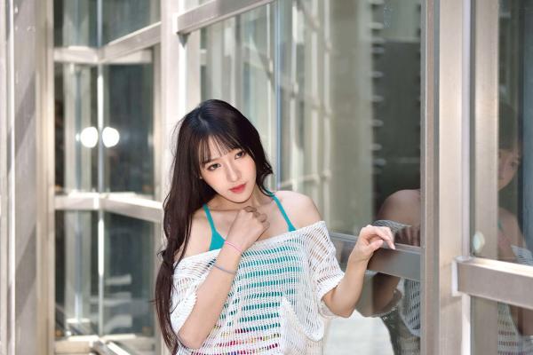    台湾正妹比比清新外拍写真，户外甜美时尚穿搭显迷人气质，绝美面容尽显女神范 [107P]第79张图片