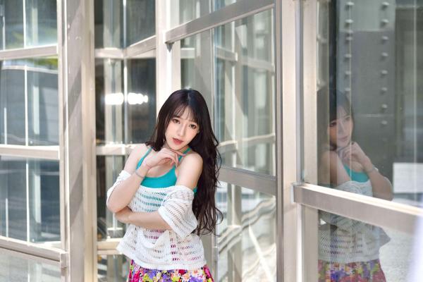    台湾正妹比比清新外拍写真，户外甜美时尚穿搭显迷人气质，绝美面容尽显女神范 [107P]第80张图片