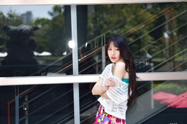    台湾正妹比比清新外拍写真，户外甜美时尚穿搭显迷人气质，绝美面容尽显女神范 [107P]第84张图片
