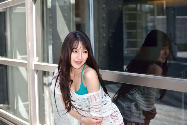    台湾正妹比比清新外拍写真，户外甜美时尚穿搭显迷人气质，绝美面容尽显女神范 [107P]第90张图片