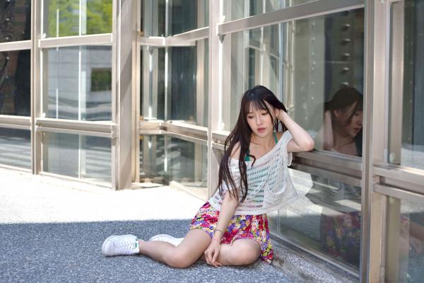   台湾正妹比比清新外拍写真，户外甜美时尚穿搭显迷人气质，绝美面容尽显女神范 [107P]第93张图片