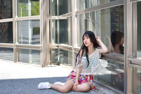    台湾正妹比比清新外拍写真，户外甜美时尚穿搭显迷人气质，绝美面容尽显女神范 [107P]第94张图片