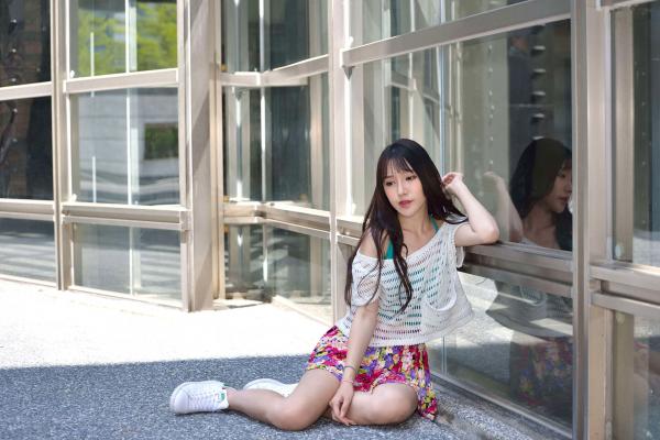    台湾正妹比比清新外拍写真，户外甜美时尚穿搭显迷人气质，绝美面容尽显女神范 [107P]第95张图片