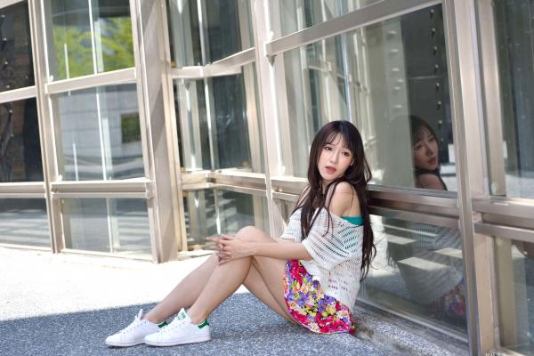    台湾正妹比比清新外拍写真，户外甜美时尚穿搭显迷人气质，绝美面容尽显女神范 [107P]第96张图片