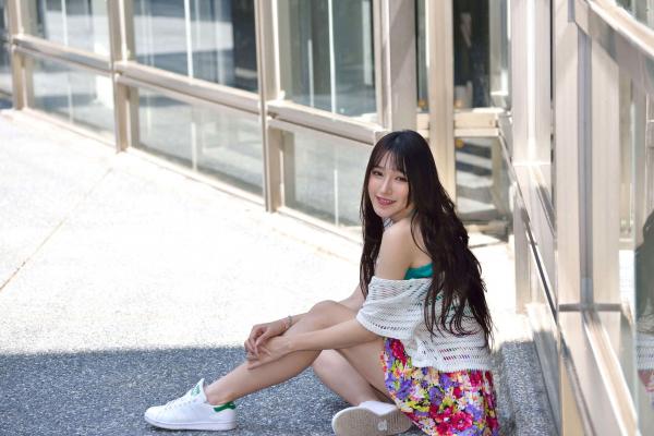    台湾正妹比比清新外拍写真，户外甜美时尚穿搭显迷人气质，绝美面容尽显女神范 [107P]第98张图片