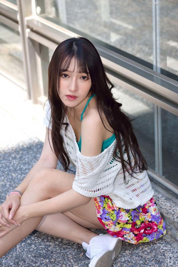    台湾正妹比比清新外拍写真，户外甜美时尚穿搭显迷人气质，绝美面容尽显女神范 [107P]第102张图片